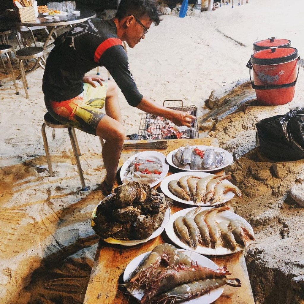 Các món hải sản tươi ngon trên đảo. Ảnh: @saigon_anchan