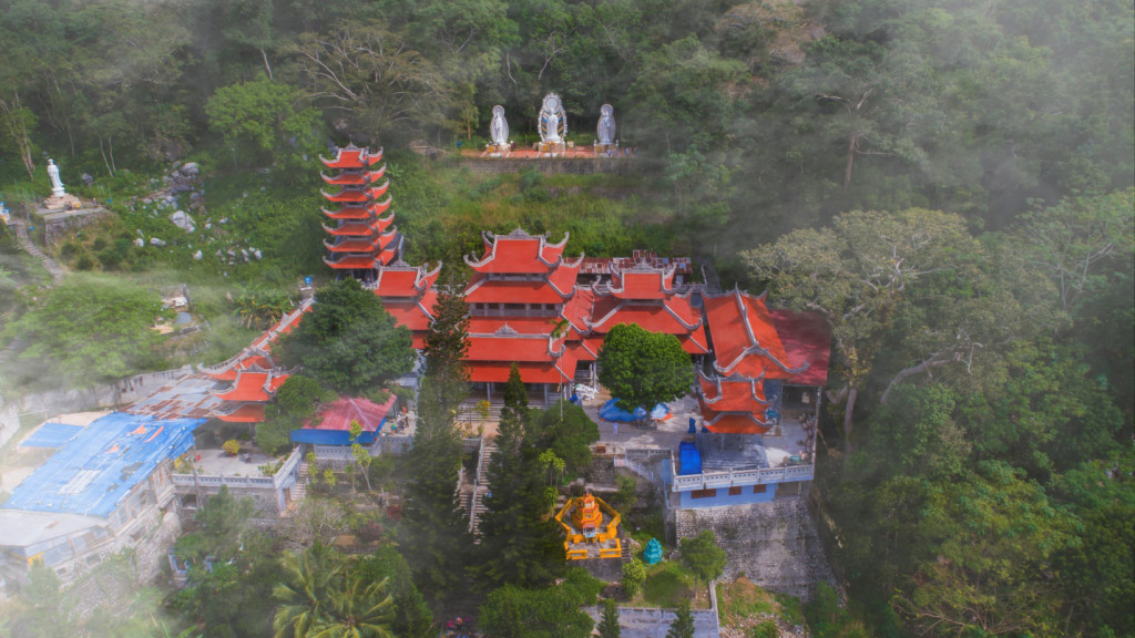 Toàn bộ cảnh quan khu vực chùa.