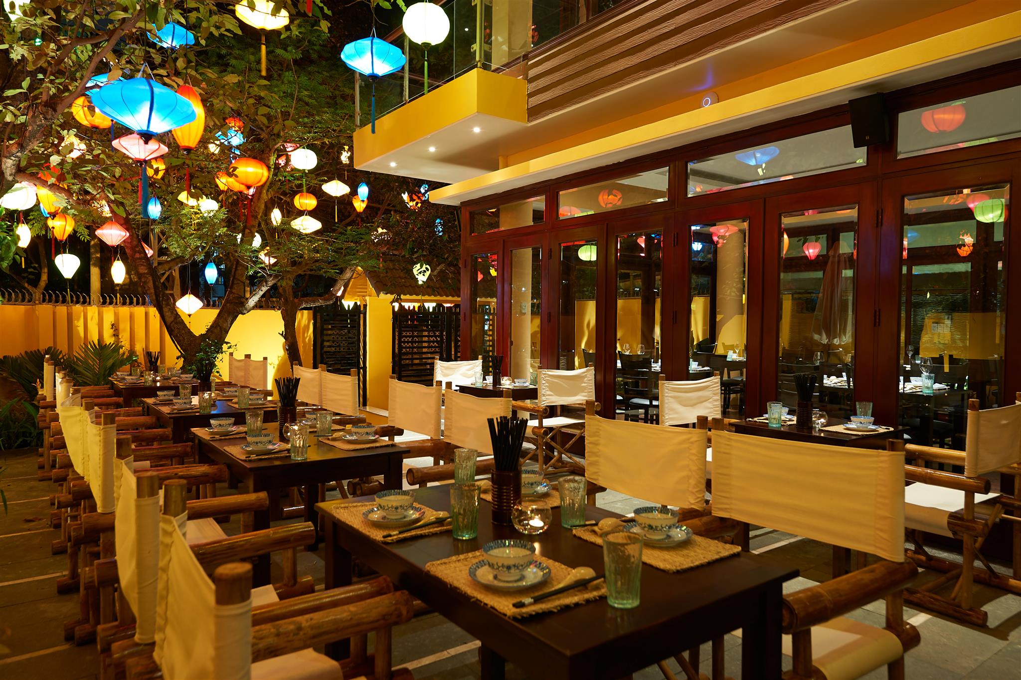 Khuôn viên nhà hàng Ngon Villa, Đà Nẵng. Ảnh: kenh14