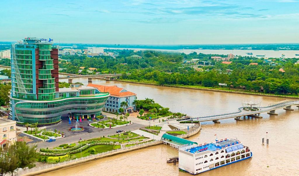 Khách sạn Ninh Kiều Riverside Cần Thơ3