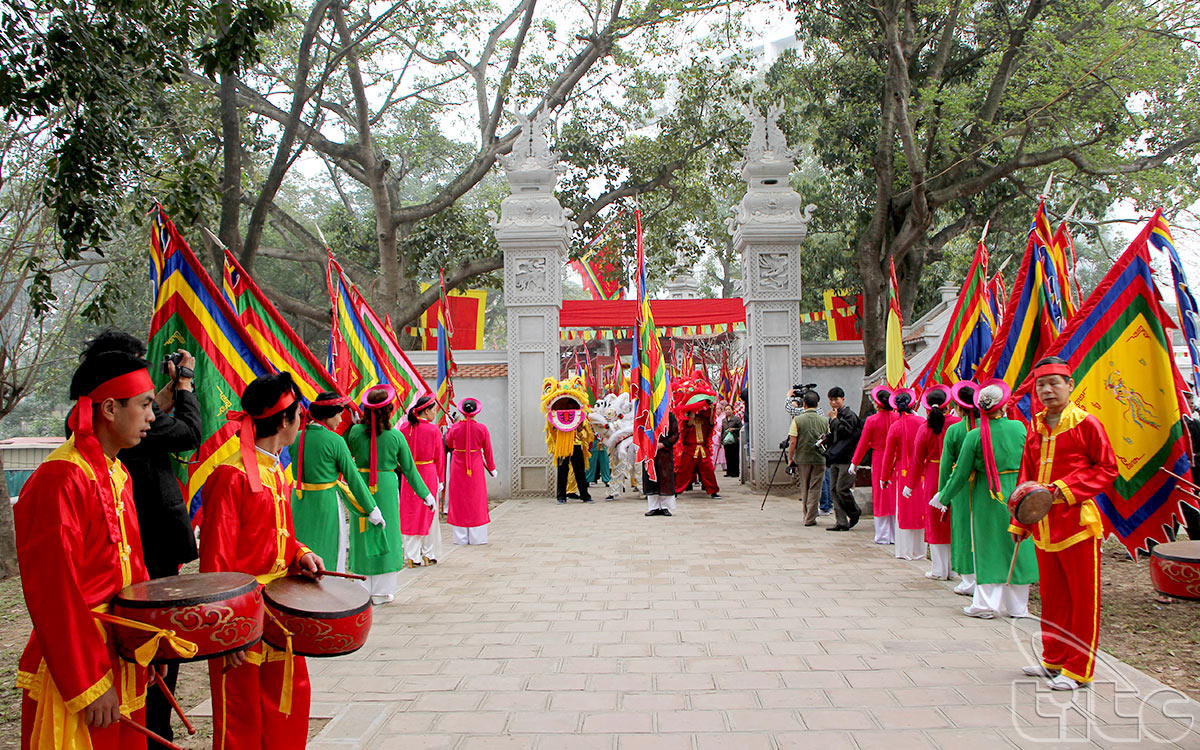 Một lễ hội diễn ra ở đền Voi Phục. Ảnh: Tổng cục Du lịch Việt Nam