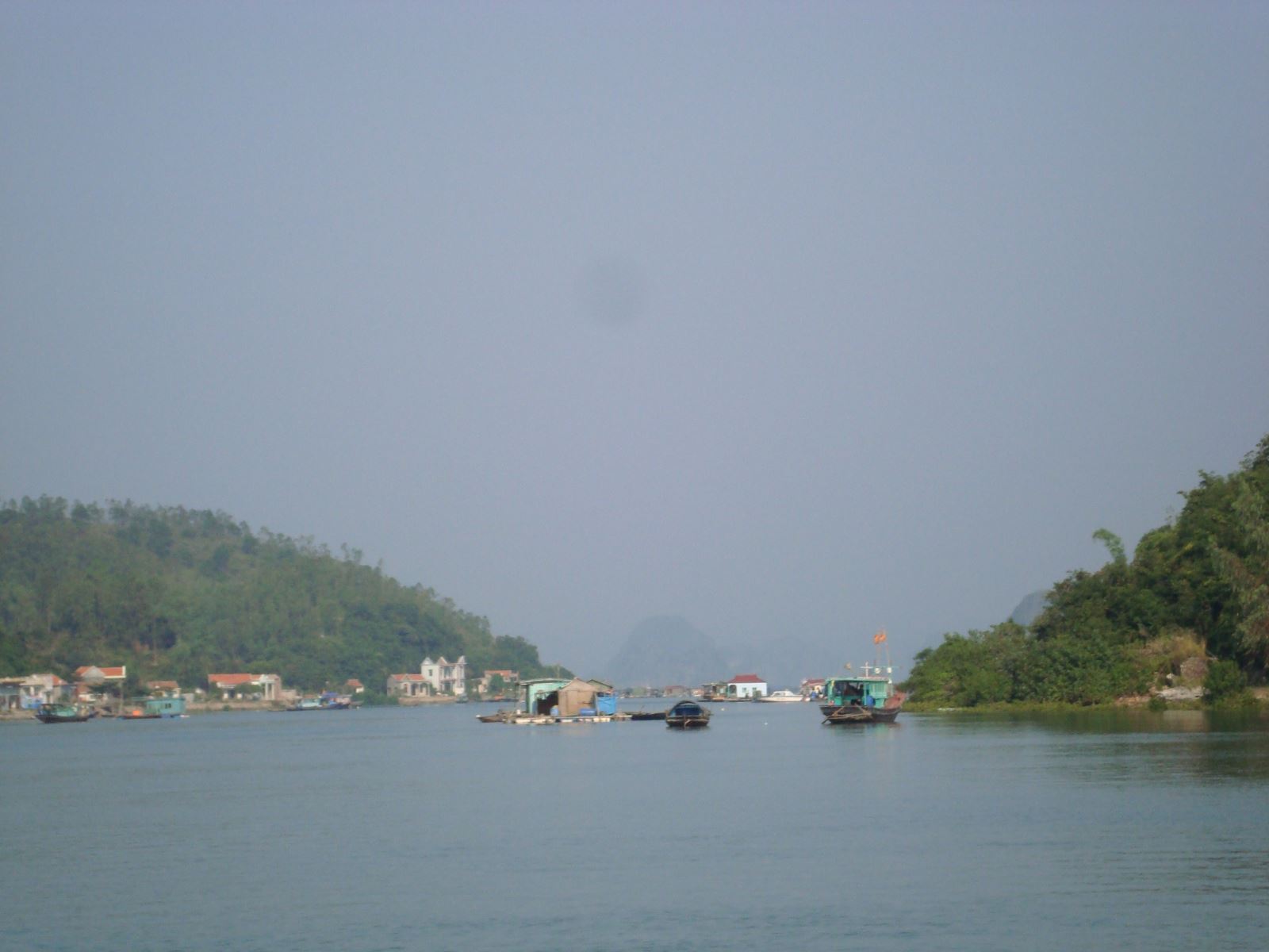 Bến Cống Đông - Cống Tây, xã Thắng Lợi là một trong những bến thuyền cổ thương cảng Vân Đồn được xếp hạng Di tích quốc gia năm 2003.