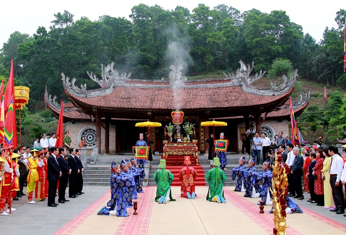 Một nghi thức trong lễ hội Đền Hùng.