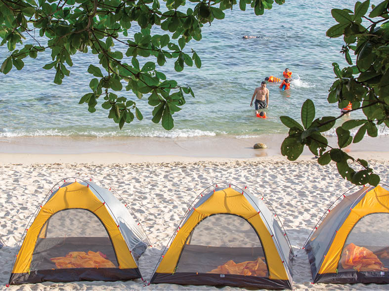 Cắm trại trên đảo. Ảnh: Nguyễn Phong