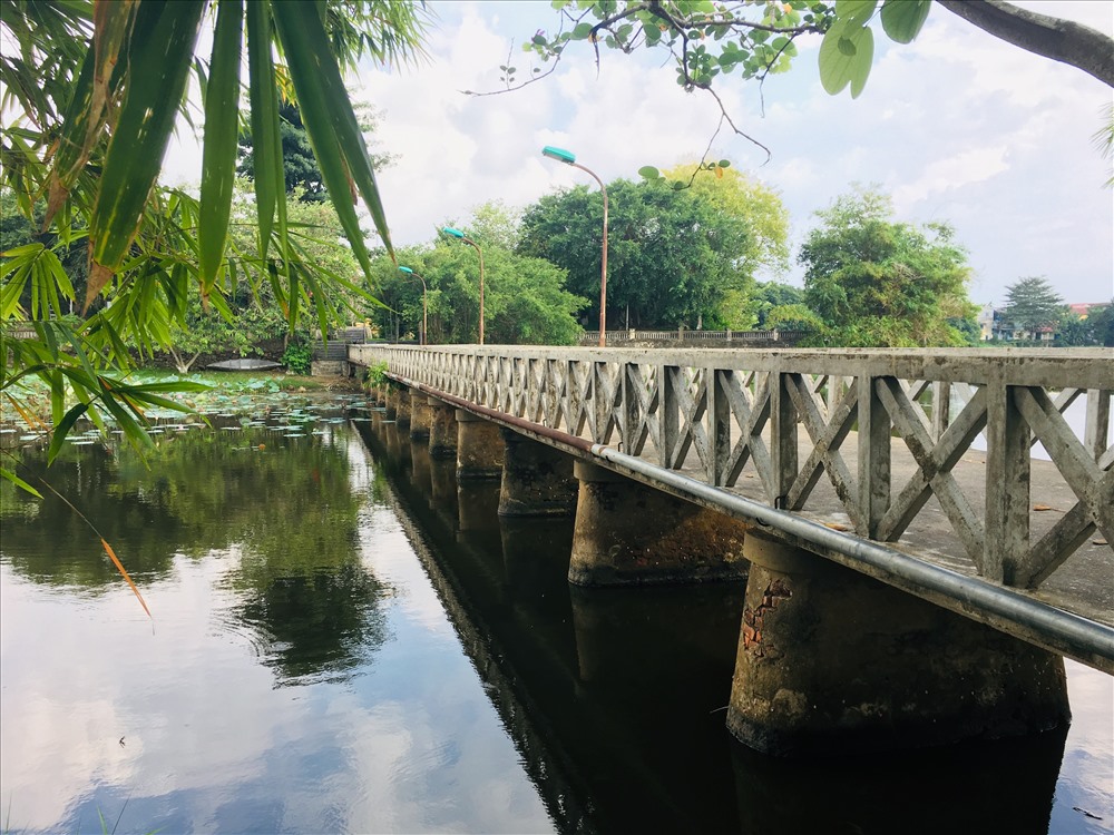 Cầu Hồng Cừ bắc qua đảo Bồng Lai. Ảnh: Báo Lao động.