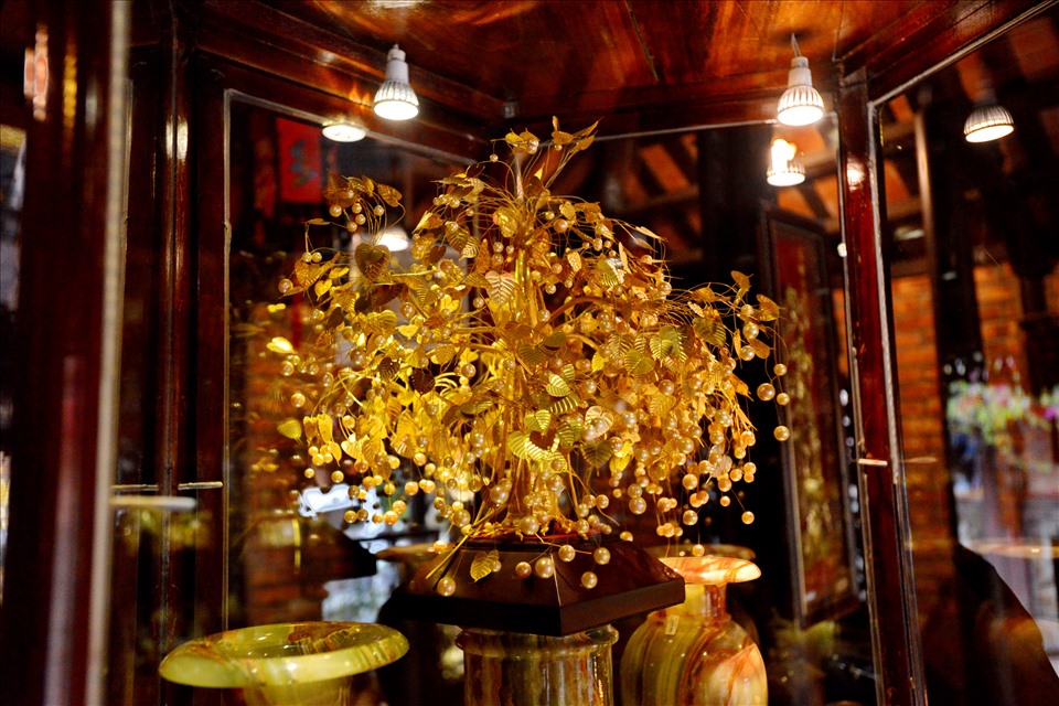 Sản phẩm cây vàng lá ngọc của nghệ nhân Duy Mong. Ảnh: Báo Lao động