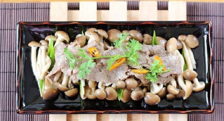 Món nấm linh chi nâu xào thịt bò. Ảnh minh họa: linhchinonglam.