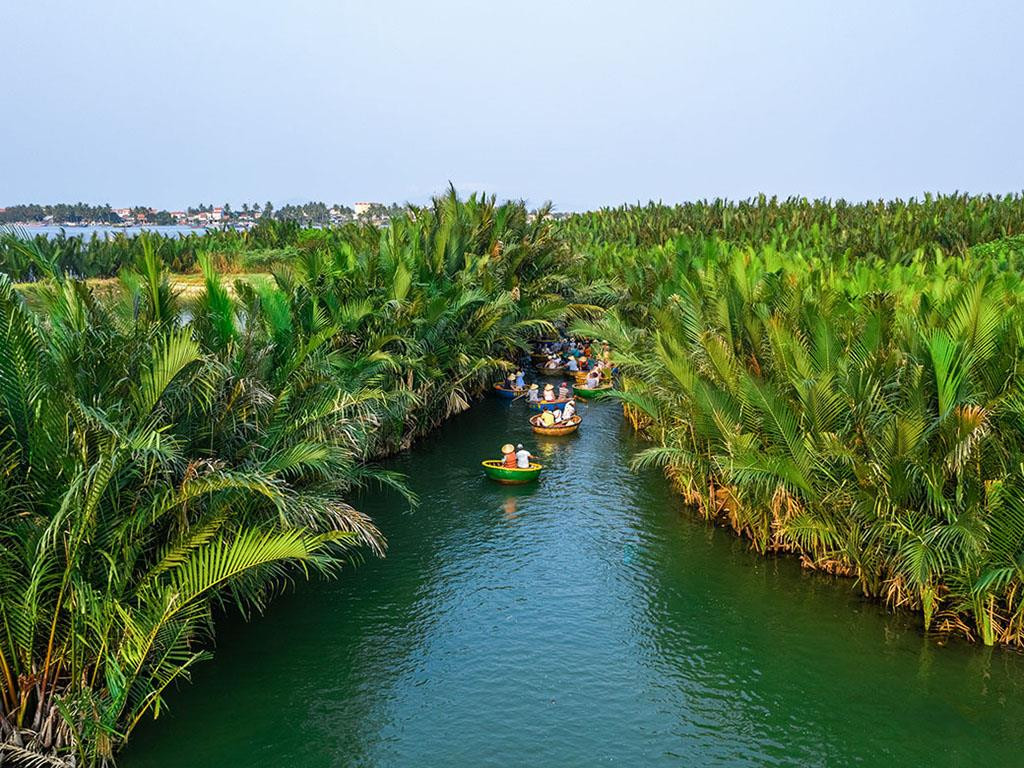 Đi thuyền thúng tham quan Rừng Dừa Bảy Mẫu