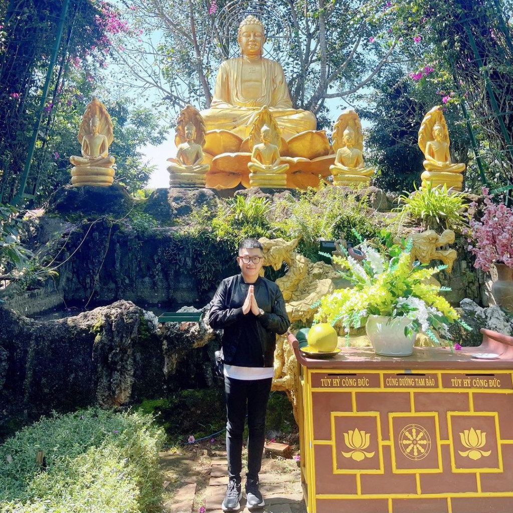 Tượng Phật ở khuôn viên chùa. Ảnh: thanhphan.2601