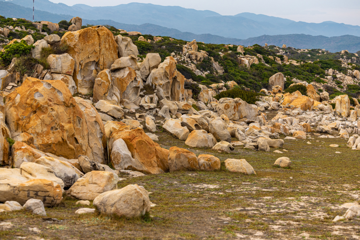 Công viên đá nằm trong quần thể vườn quốc gia Núi Chúa. Ảnh: Paul Phạm.