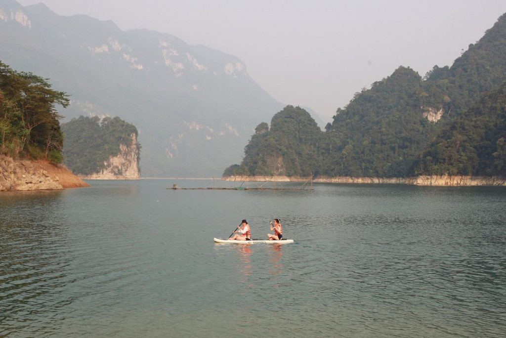 Bạn cũng có thể trải nghiệm chèo kayak tại hồ. Ảnh: @vtthanhmai