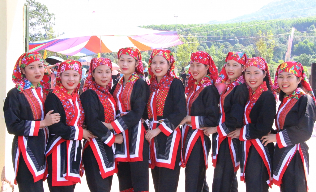 Phụ nữ dân tộc Dao mặc những trang phục đẹp nhất cho lễ hội. Ảnh: Báo Quảng Ninh.