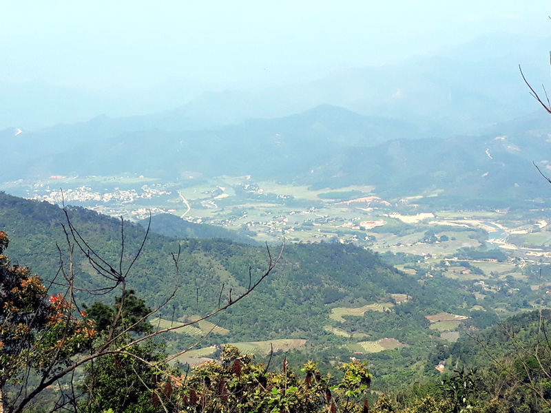 Thị trấn Bình Liêu nhìn từ đỉnh núi. Ảnh: Báo Quảng Ninh