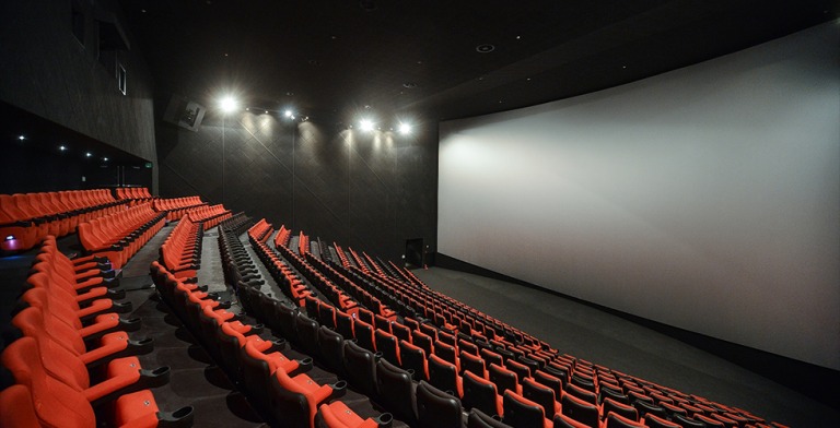 Rạp chiếu phim CGV Landmark 81 có màn hình cong Imax đem đến trải nghiệm xem phim tuyệt vời.