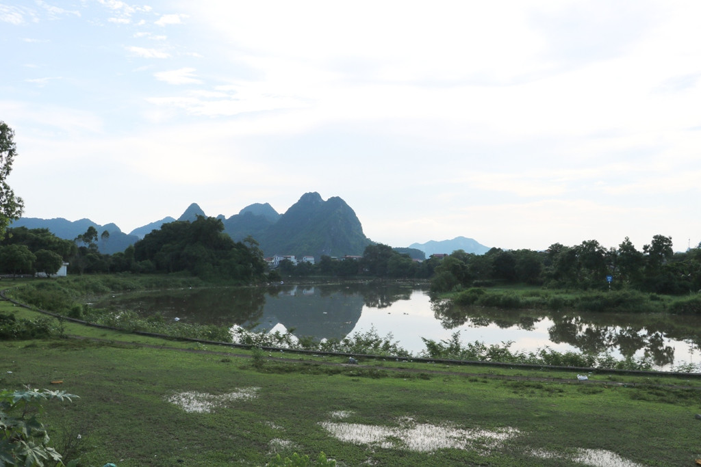 Sông Đáy bao quanh chùa. Ảnh: dangcongsan.vn