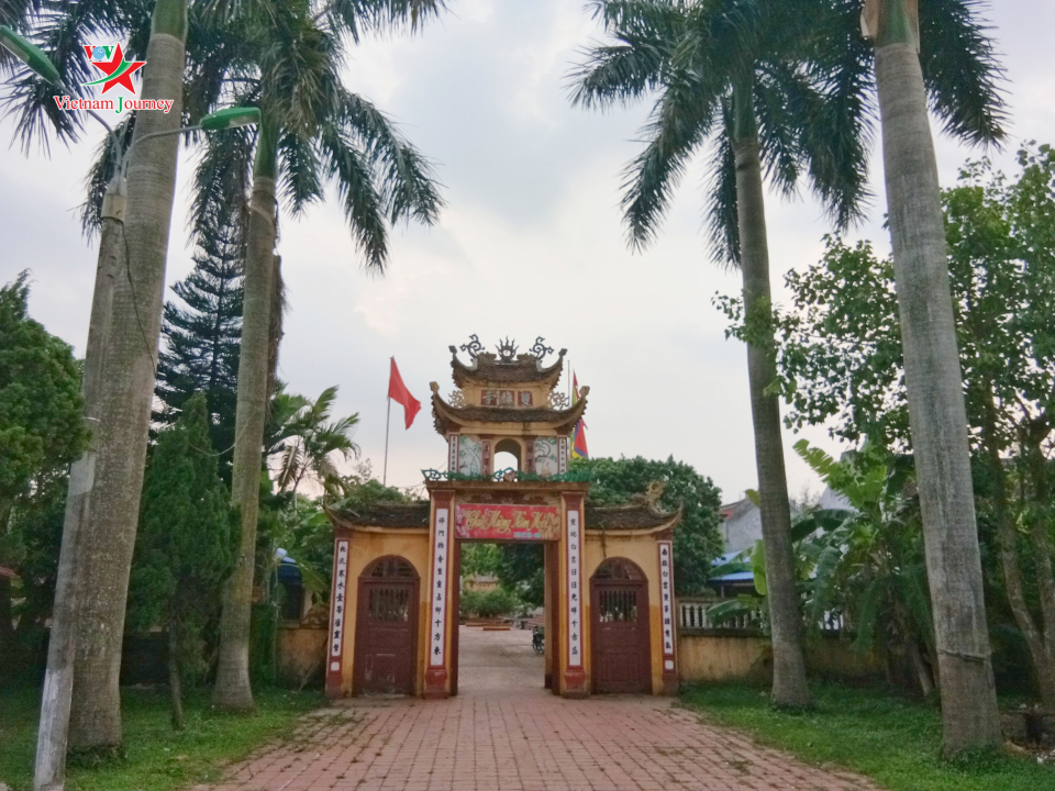 Nhà thờ phu nhân Trạng Trình. Ảnh: Vietnam Journey.