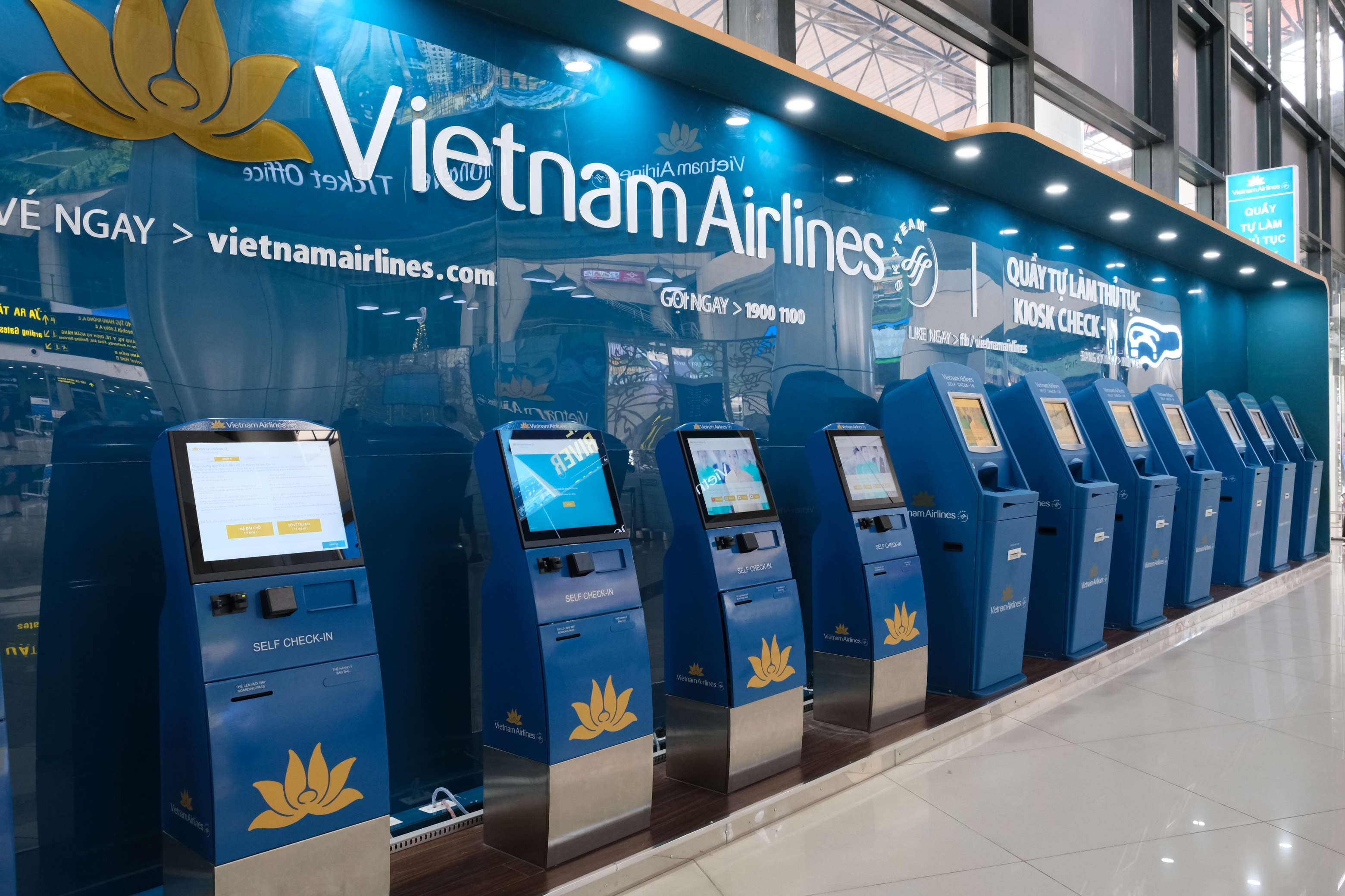 Quầy kiosk check-in của Vietnam Airlines tại sân bay Nội Bài. Ảnh: vietnamairlines.
